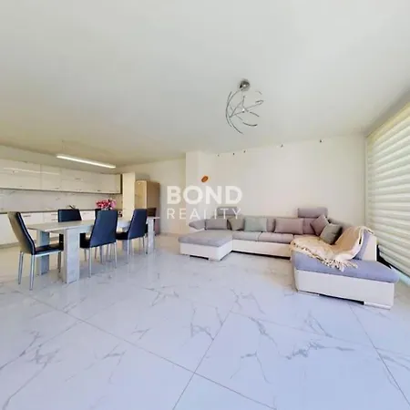 Velky Rodinny Dom * Senec